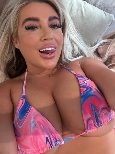 Chloe Amber 🌹