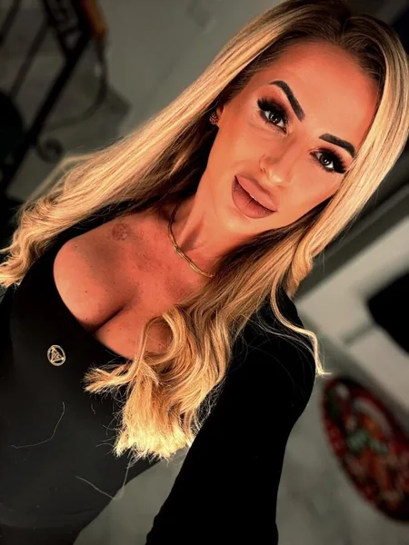 Miss Ema Devine