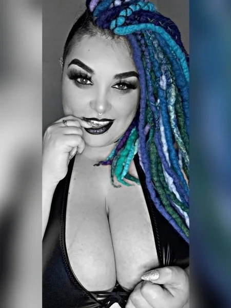 Curvymissminx