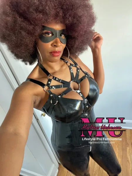 6ft Nubian Strapon Queen: FemDom•Pegging avatar