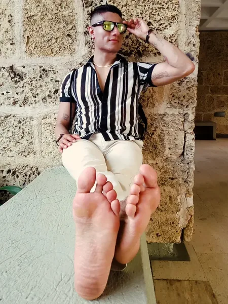 ModelFeetPachoR
