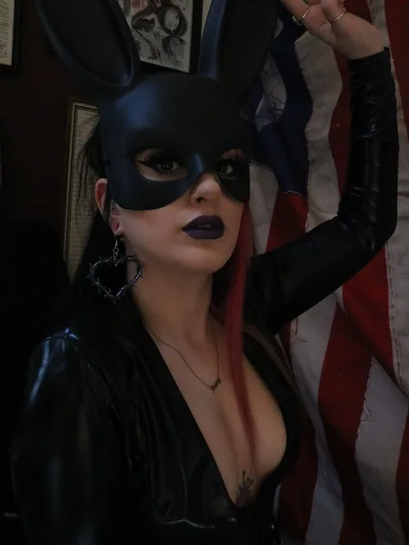 V