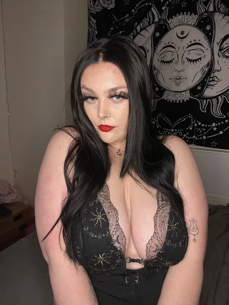 Ms Bee 🖤