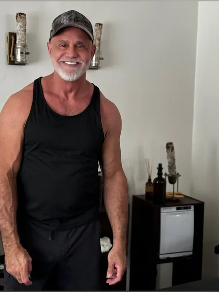 Muscle Daddy Masseur
