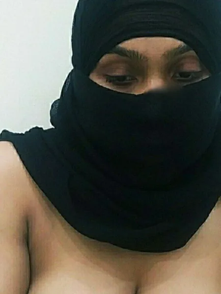 Muslim hotwife 🧕🇵🇰 (FREE)