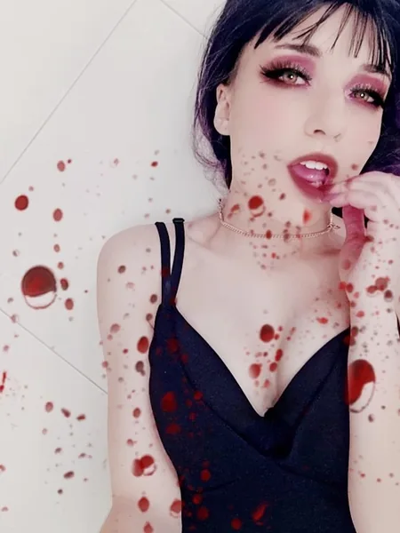 INACTIVE creator ♛ queen of rock bottom