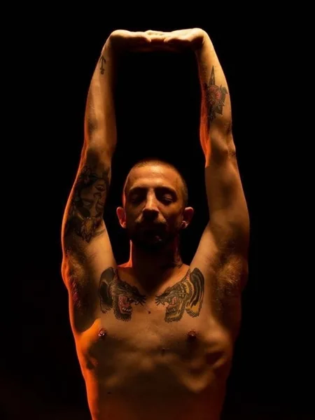NAKED YOGA MEN