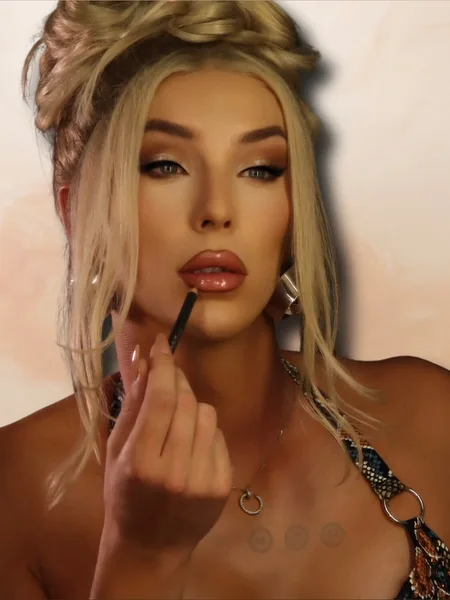 Naomi B