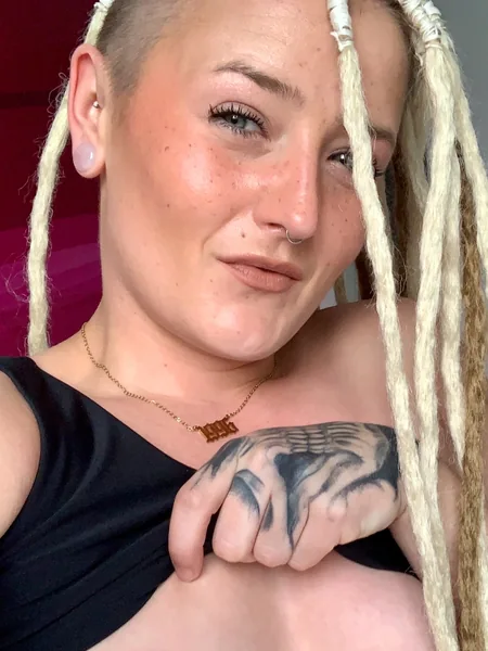 Naughty Naomi 🥵