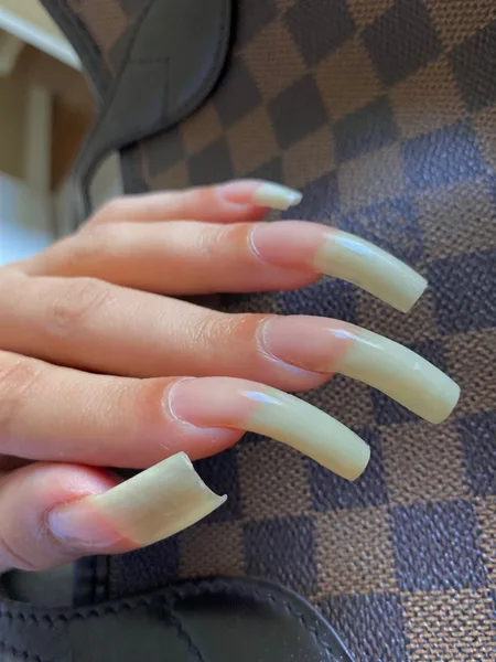Narroussylongnails