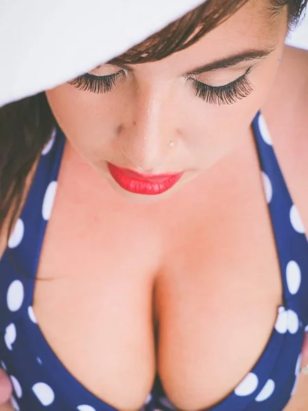 Nikki G.