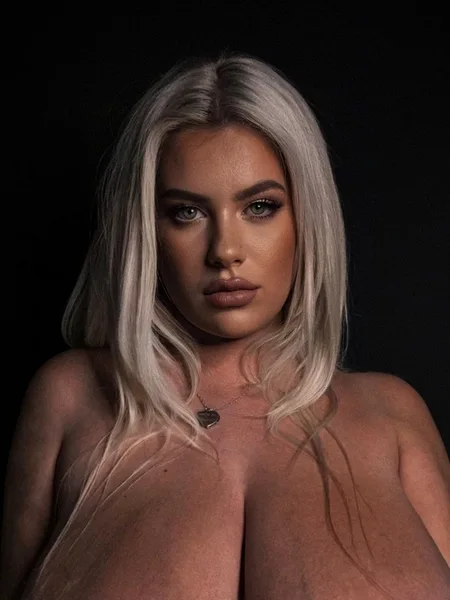 Nina Phoenix