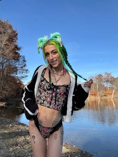🪶 𝑾𝒆𝒂𝒍𝒕𝒉 𝘸𝘩𝘪𝘴𝘱𝘦𝘳𝘴, 𝑰 𝑳𝒊𝒔𝒕𝒆𝒏 🌬️