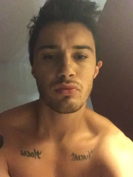 😈
