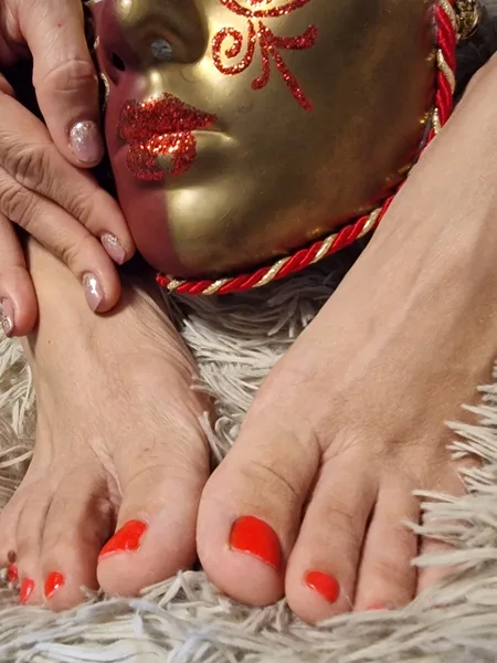 OnlyTheBlondy feet