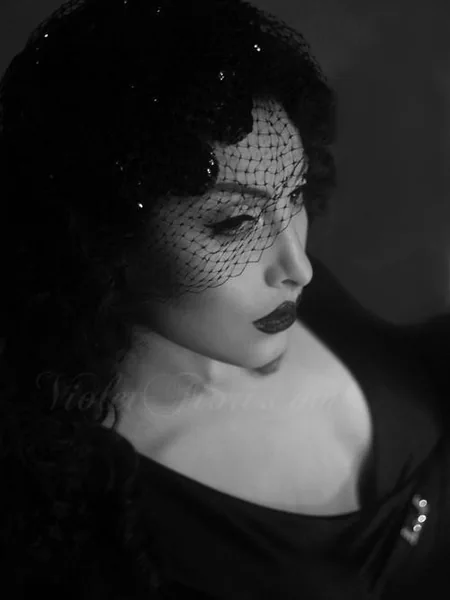 Mistress Fiori | Free