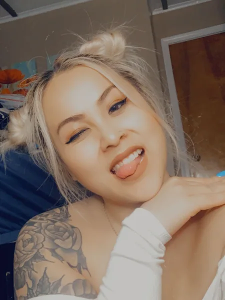 Paulina Vee
