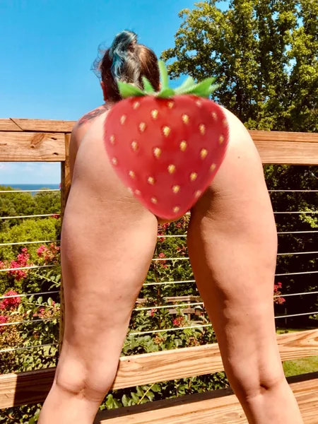 Peachynpetite