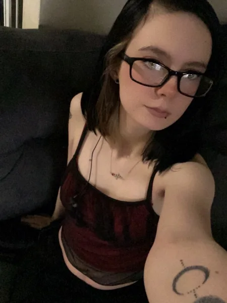 PetiteEmo049