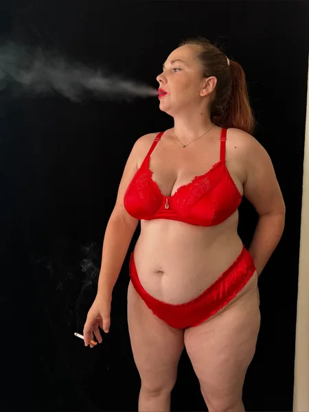 Phoebe Smokes avatar