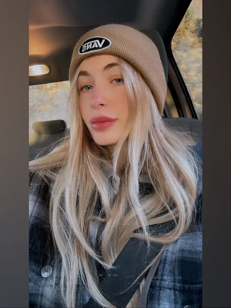 🧚🏼‍♀️👩🏼‍❤️‍💋‍👩🏼👩🏼‍❤️‍💋‍👨🏼🦄