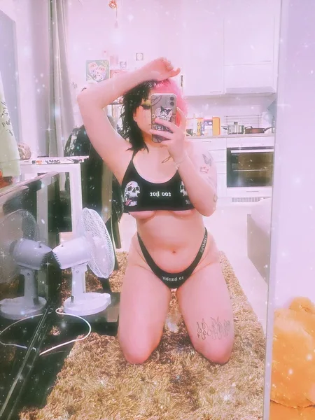 𝖛𝖎𝖈𝖙𝖔𝖗𝖎𝖆 🖤
