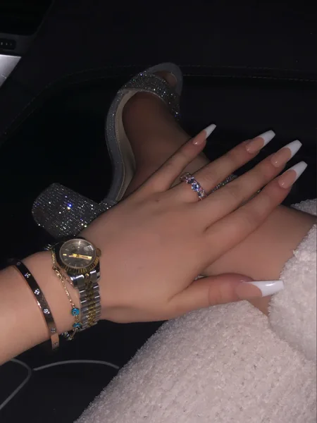 Pretty kitty toes