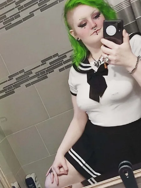 Ash; Queer alt goth waifu artist 🍒 FREE avatar