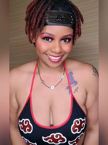 Queen E Cosplays