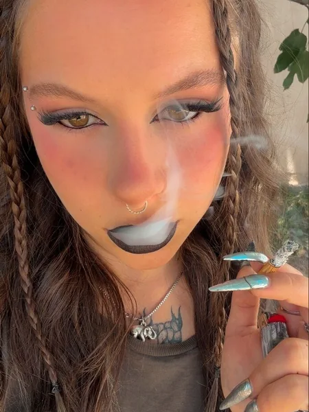 Smoking fetish queen🚬 avatar