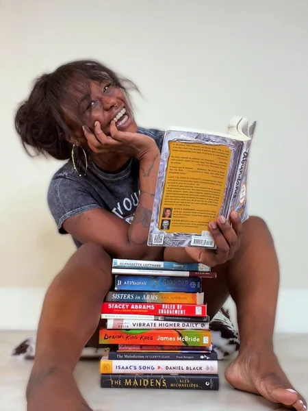 Raina Readswell 📚