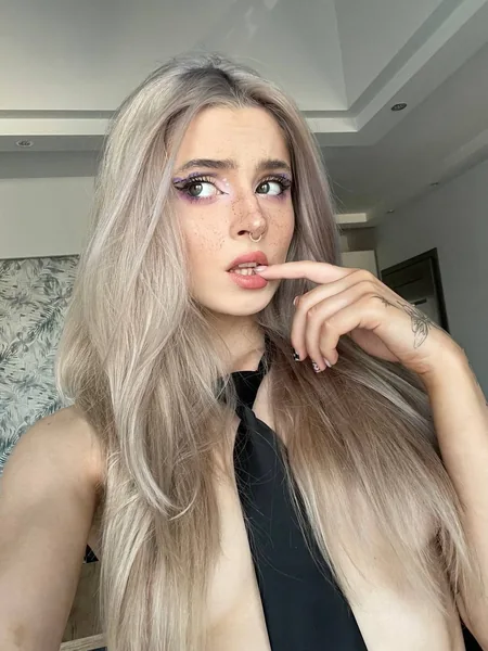 Isabel ✨ Rainbow Queen