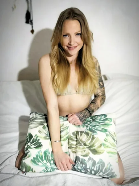 RebeccaFoxFREE