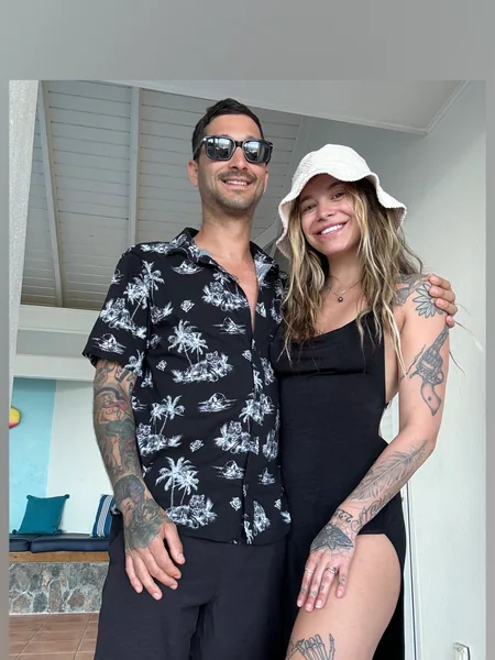 Risky Couple 🤫