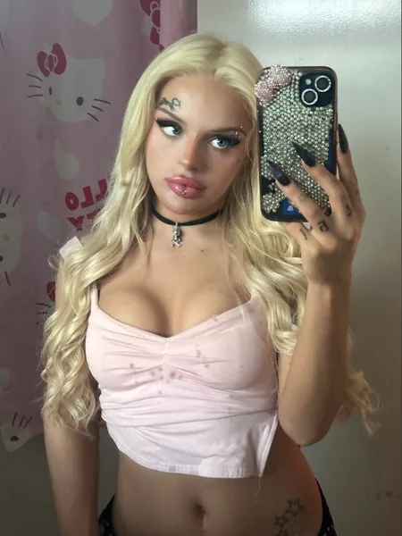 Roxxi 🖤