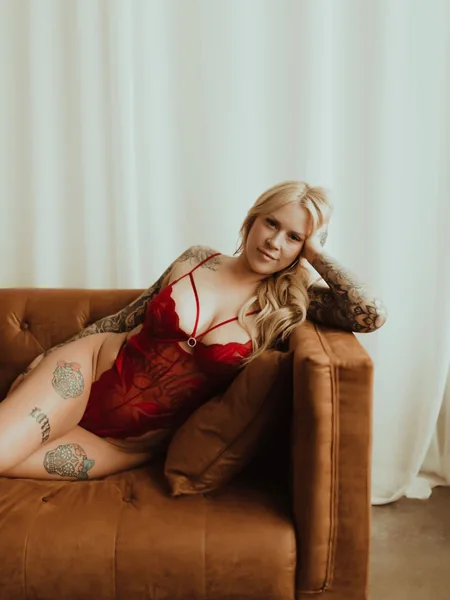 BustyBlonde