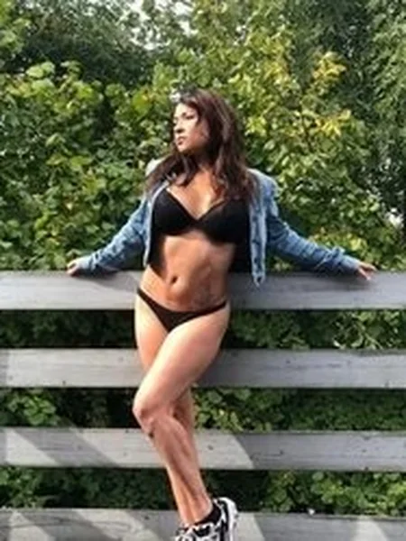 Sara May   (+18)