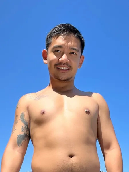 Shin The Nudist