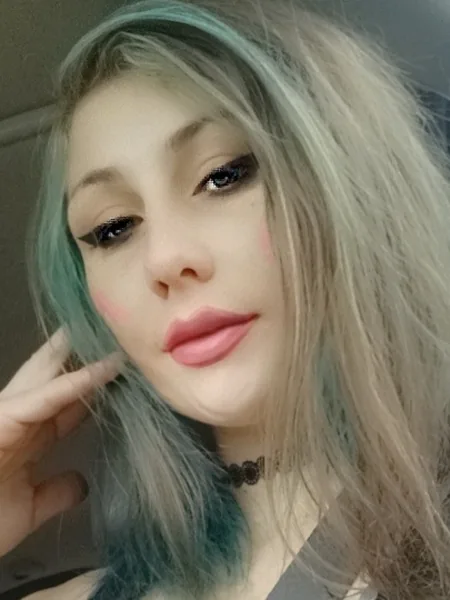 Αurora Wolfe