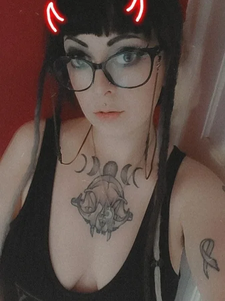 Your Goth Nerd𖤐