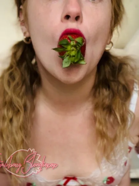 Casey🍓 avatar