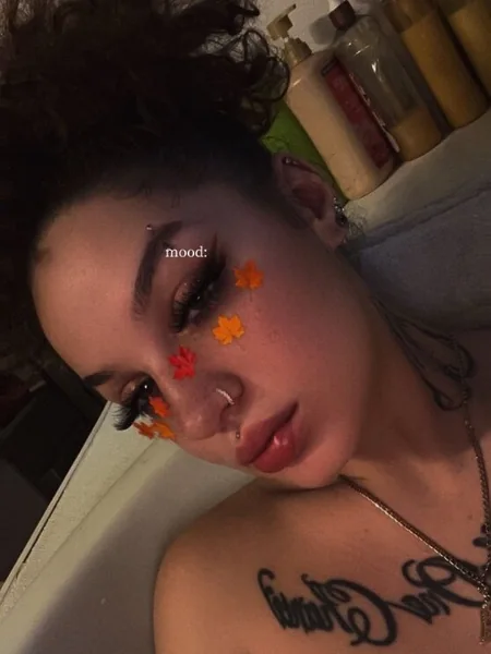 Milliani_Neona
