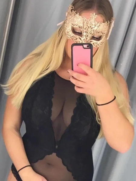 Karoline( . )( . )
