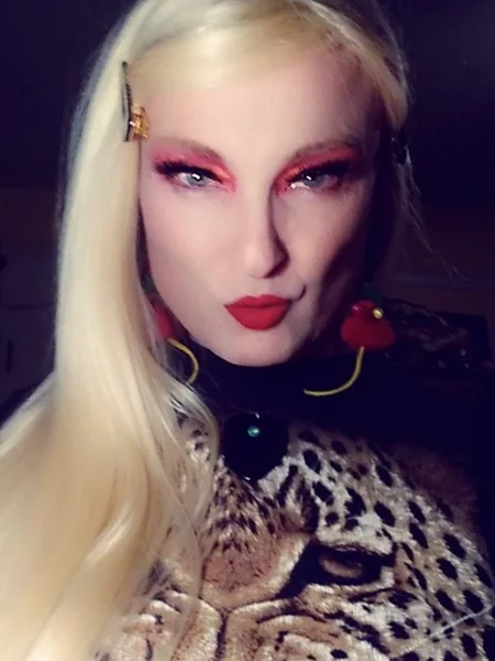 Dovima VanAussen