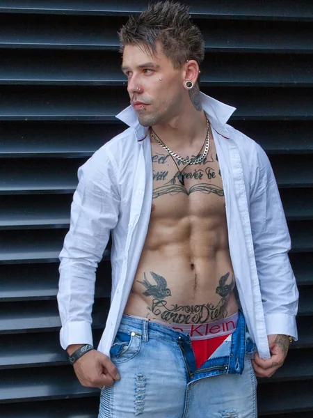 Adrian_Tapp_Official