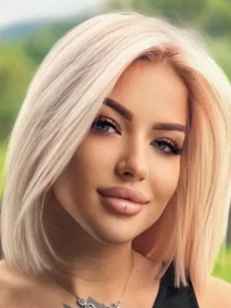 Eva 🍎Blonde