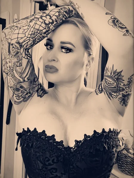 Tattooedblondegilf44