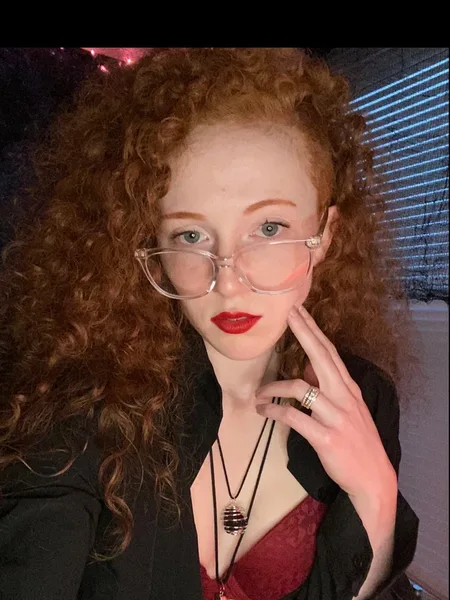Thatredheadedgirl2