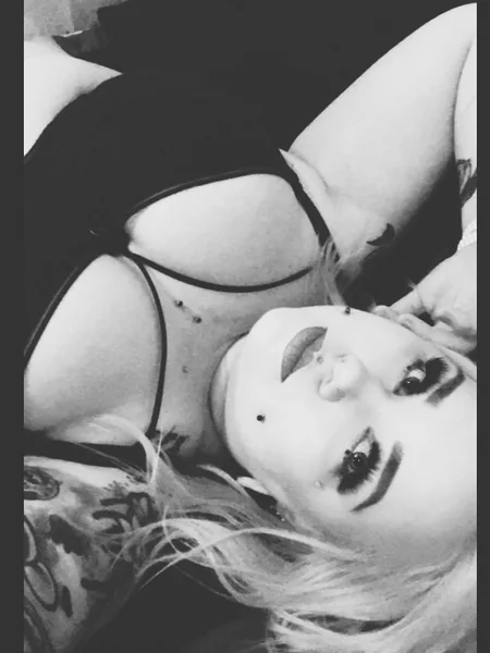 The Goth Gf