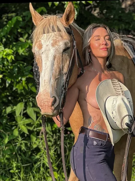 FREE MODERN DAY COWGIRL